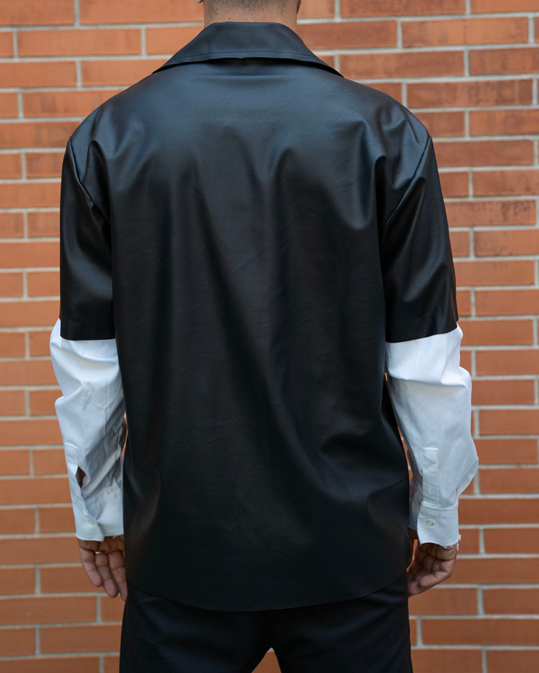 Camicia Nera Maniche Bianche